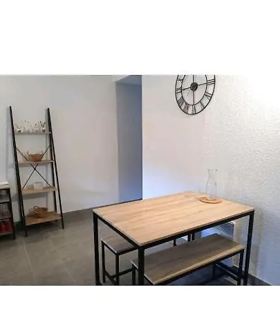 Joli T3 60m2, Centre Ville, Garage Couvert Ferme. *
